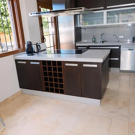 Holiday home Precioso - Piscina- Garaje Privado- Jardin *