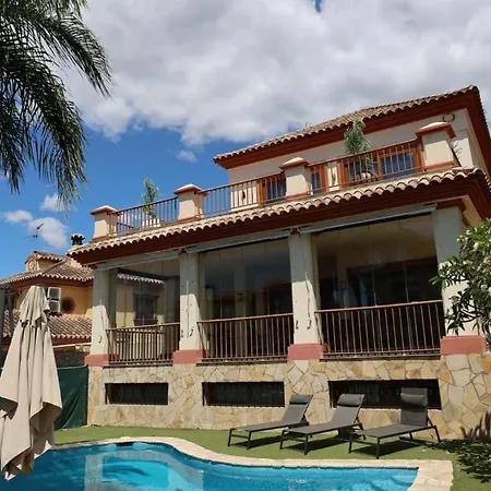 Precioso - Piscina- Garaje Privado- Jardin Holiday home *