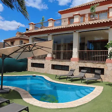 Holiday home Precioso - Piscina- Garaje Privado- Jardin *