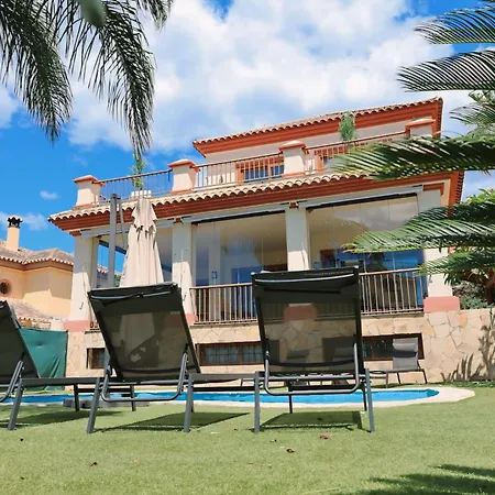 Precioso - Piscina- Garaje Privado- Jardin