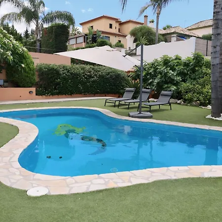 Precioso - Piscina- Garaje Privado- Jardin Holiday home