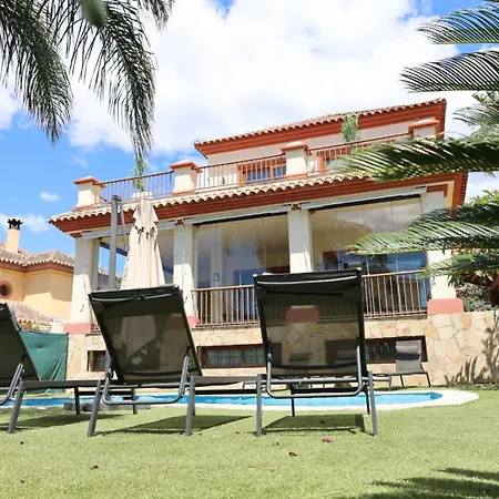Precioso - Piscina- Garaje Privado- Jardin Holiday home